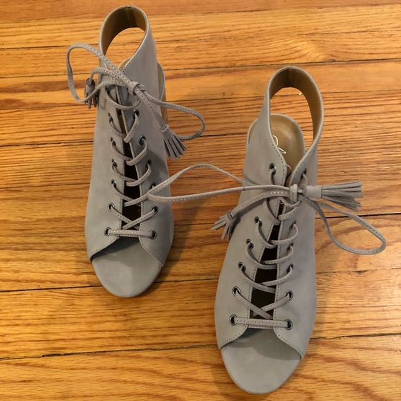 ADORABLE DAY BLOCK HEEL - Picture 1 of 8